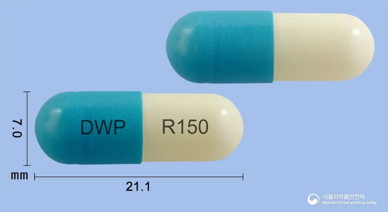 다비닥사캡슐150mg(다비가트란에텍실레이트) 앞뒤 사진 (파란색 캡슐, 각인 DWP R150)