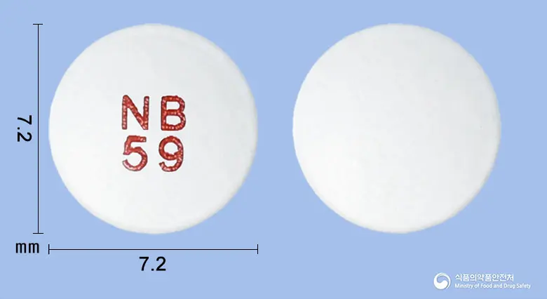 케이아스피린장용정(아스피린) 앞뒤 사진 (흰색 원형, 각인 NB59)