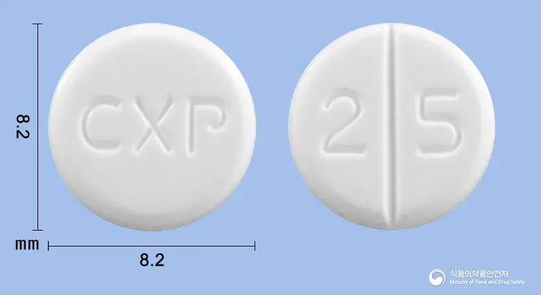 이소투정4밀리그램(이르소글라딘말레산염) 앞뒤 사진 (흰색 원형, 각인 CXP / 2 5)