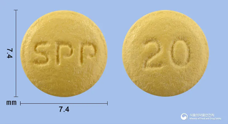 에스피씨라베정20mg(라베프라졸나트륨) 앞뒤 사진 (노란색 원형, 각인 SPP / 20)