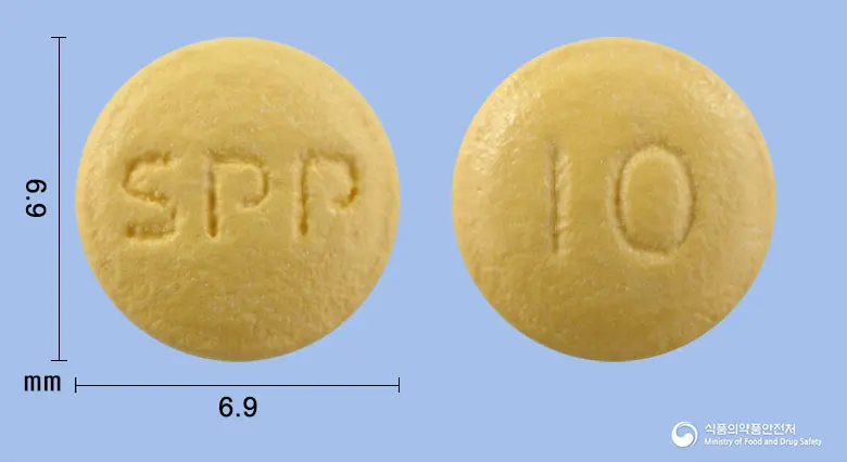 에스피씨라베정10mg(라베프라졸나트륨) 앞뒤 사진 (노란색 원형, 각인 SPP / 10)