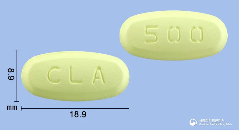 클래정500mg(클래리트로마이신) 앞뒤 사진 (노란색 타원형, 각인 CLA / 500)