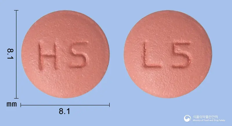 리나디포정5mg(리나글립틴) 앞뒤 사진 (분홍색 원형, 각인 HS / L5)
