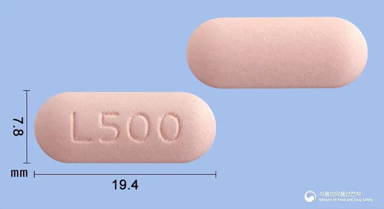 레보바이정500밀리그램(레보플록사신수화물) 앞뒤 사진 (분홍색 장방형, 각인 L500)