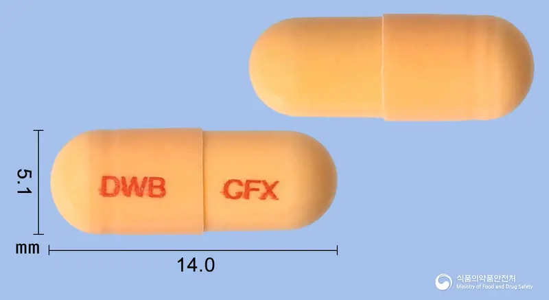 대웅세픽심캡슐100밀리그램(세픽심수화물) 앞뒤 사진 (분홍색 캡슐, 각인 DWB CFX)