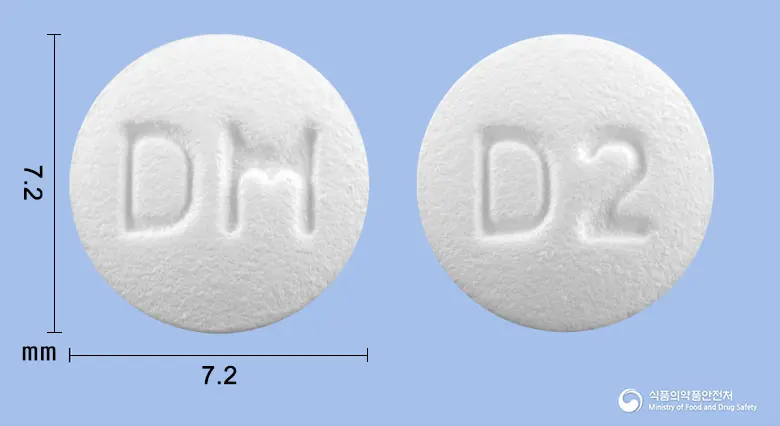 디멘도네정5밀리그램(도네페질염산염수화물) 앞뒤 사진 (흰색 원형, 각인 DM / D2)