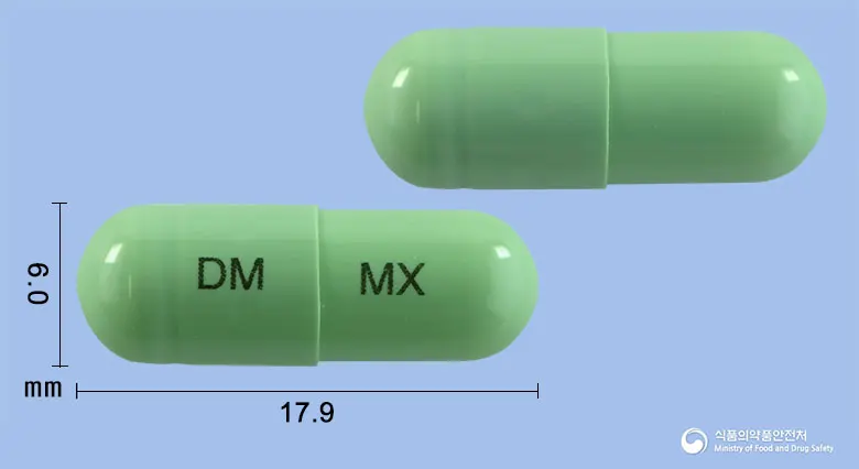 뉴록시캄캡슐7.5밀리그램(멜록시캄) 앞뒤 사진 (연두색 캡슐, 각인 DM MX)