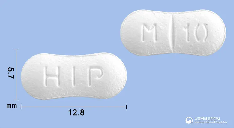 메만사정(메만틴염산염) 앞뒤 사진 (흰색 기타, 각인 HIP / M 10)