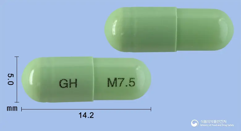멜록트캡슐7.5밀리그램(멜록시캄) 앞뒤 사진 (연두색 캡슐, 각인 GH M7.5)