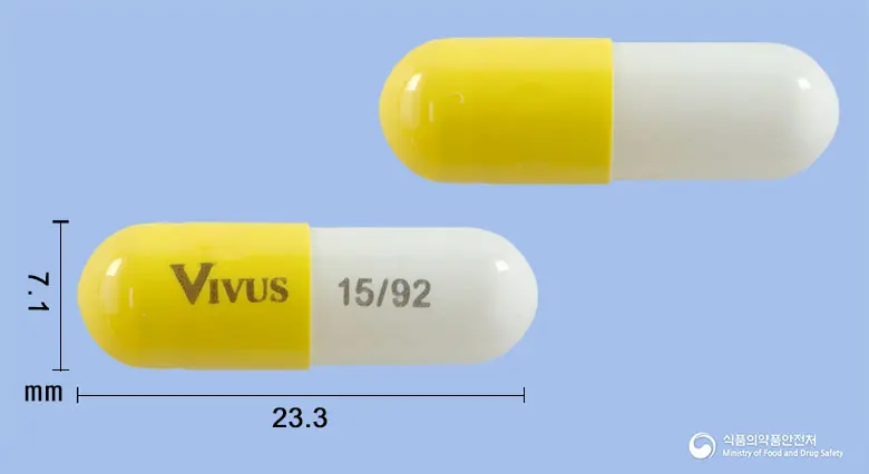 큐시미아캡슐15mg/92mg 앞뒤 사진 (노란색 캡슐, 각인 VIVUS 15/92)