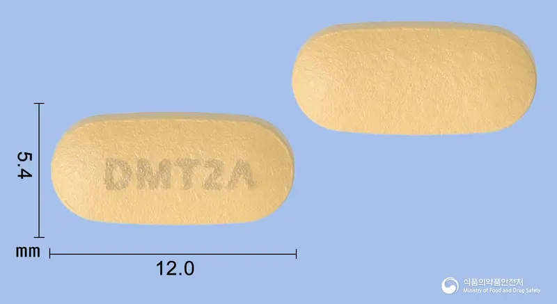 굿트라셋세미정 앞뒤 사진 (주황색 타원형, 각인 DMT2Λ)