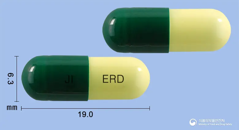 엘도텐캡슐(에르도스테인) 앞뒤 사진 (초록색 캡슐, 각인 JI ERD)