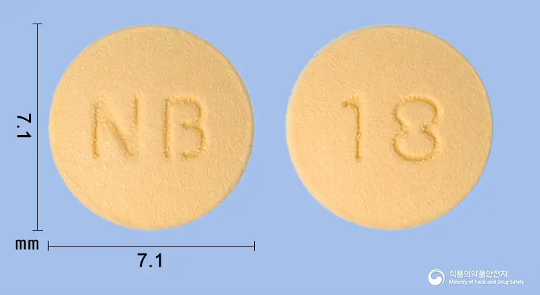 로수바트정5mg(로수바스타틴칼슘) 앞뒤 사진 (주황색 원형, 각인 NB / 18)