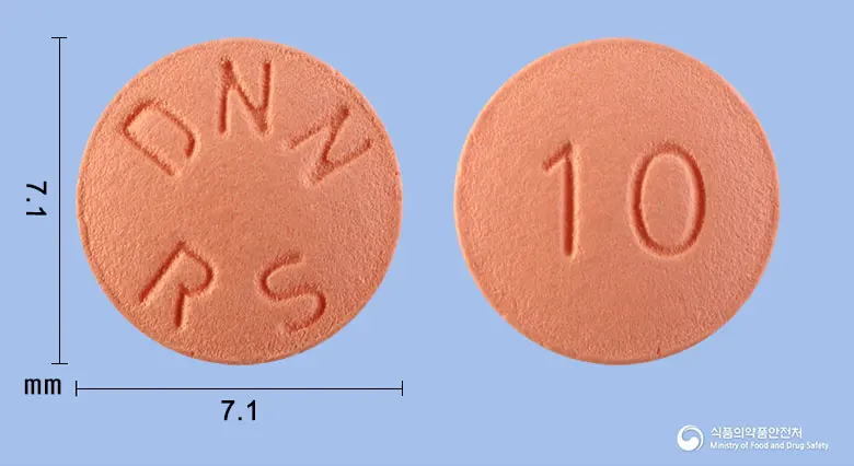 크로원정10mg(로수바스타틴칼슘) 앞뒤 사진 (분홍색 원형, 각인 DNNRS / 10)