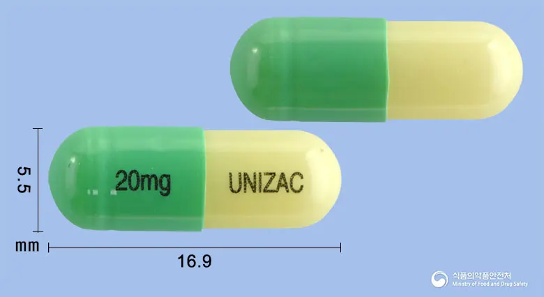 유니작캡슐20밀리그램(플루옥세틴염산염) 앞뒤 사진 (연두색 캡슐, 각인 20mg UNIZAC)