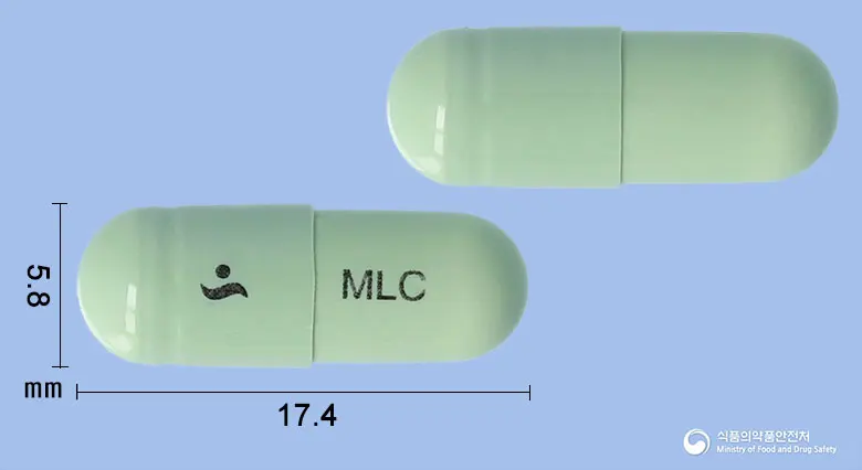 아록시캄캡슐7.5밀리그램(멜록시캄) 앞뒤 사진 (초록색 캡슐, 각인 MLC)