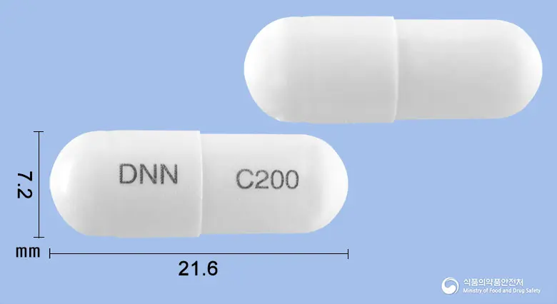 대원바이오텍실로스타졸서방캡슐200mg 앞뒤 사진 (흰색 캡슐, 각인 DNN C200)