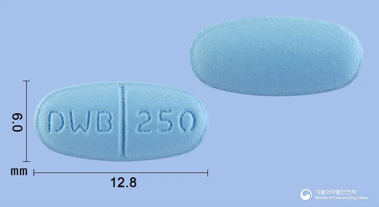 케파베아정250밀리그램(레비티라세탐) 앞뒤 사진 (파란색 타원형, 각인 DWB 250)