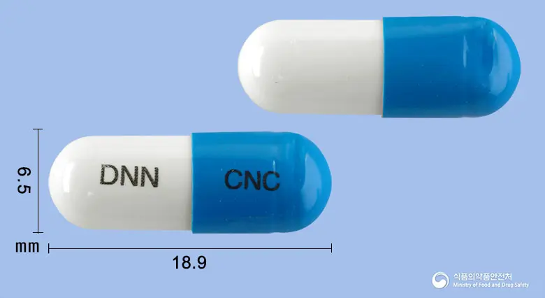 세나클러캡슐(세파클러수화물) 앞뒤 사진 (파란색 캡슐, 각인 DNN CNC)
