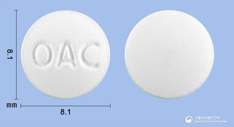 오스템아세클로페낙정 앞뒤 사진 (흰색 원형, 각인 OAC)
