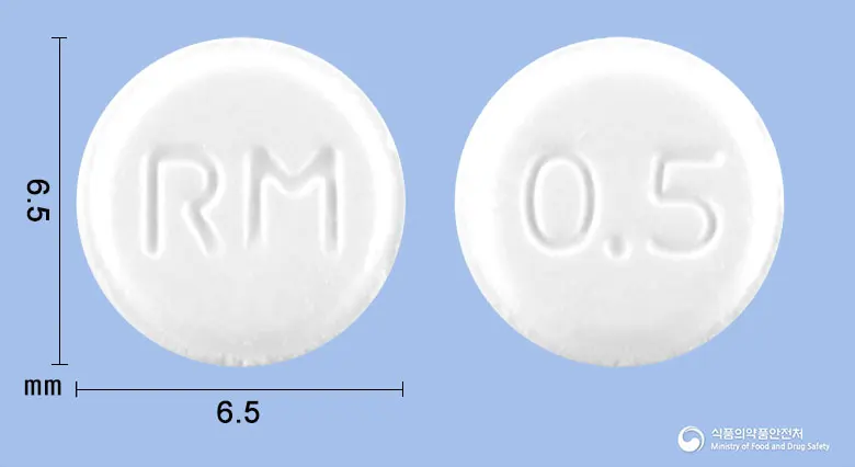 한화라사길린정0.5밀리그램(라사길린메실산염) 앞뒤 사진 (흰색 원형, 각인 RM / 0.5)