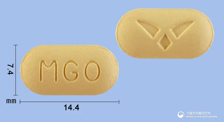 마그네정 앞뒤 사진 (노란색 장방형, 각인 MGO)