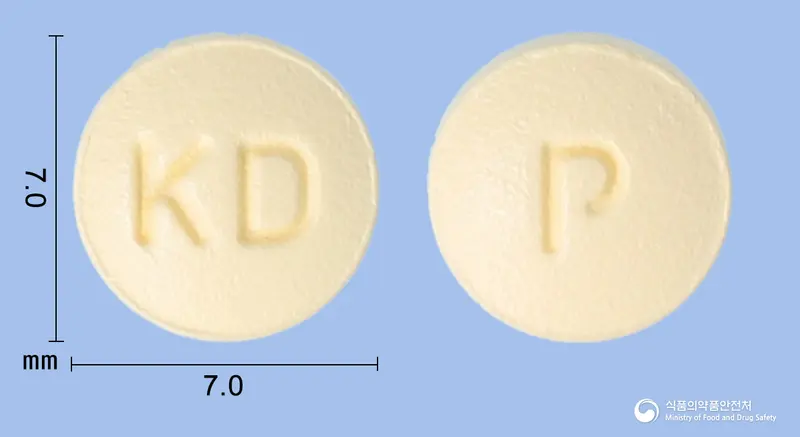 도네펨정5밀리그램(도네페질염산염수화물) 앞뒤 사진 (노란색 원형, 각인 KD / P)