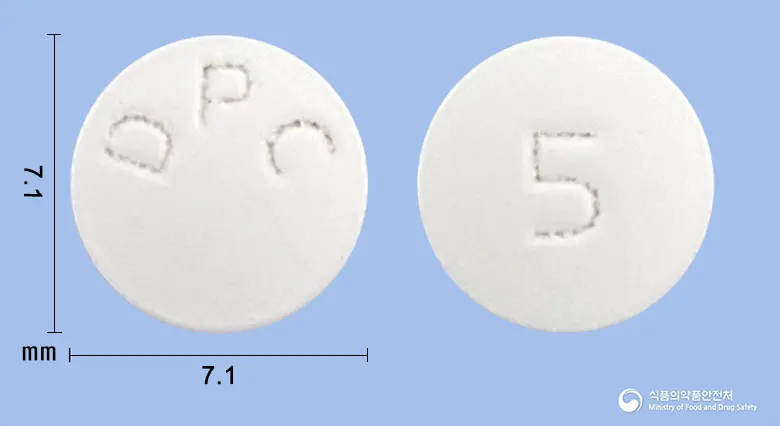 도네틴정5밀리그램(도네페질염산염일수화물) 앞뒤 사진 (흰색 원형, 각인 DPC / 5)