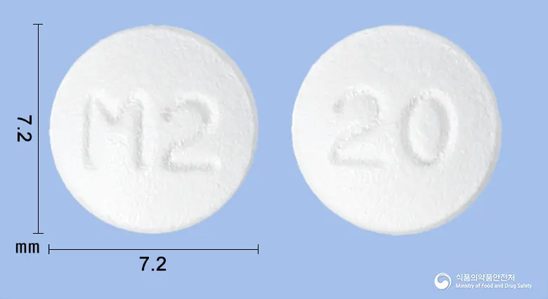 파모티원정(파모티딘) 앞뒤 사진 (흰색 원형, 각인 M2 / 20)