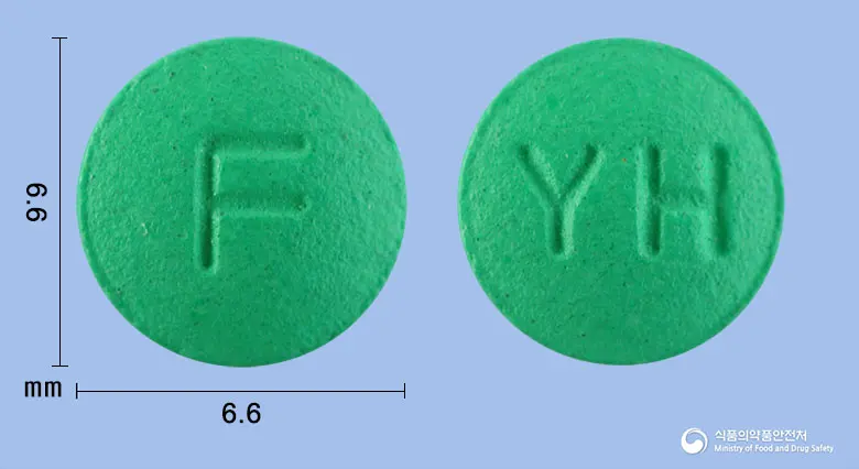 파모큐정(파모티딘) 앞뒤 사진 (초록색 원형, 각인 F / YH)