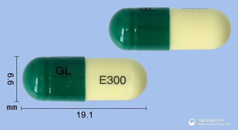 지엘도스캡슐300밀리그램(에르도스테인) 앞뒤 사진 (초록색 캡슐, 각인 GL E300)