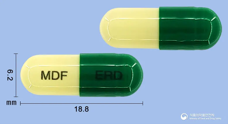 엘도트린캡슐(에르도스테인) 앞뒤 사진 (초록색 캡슐, 각인 MDF ERD)