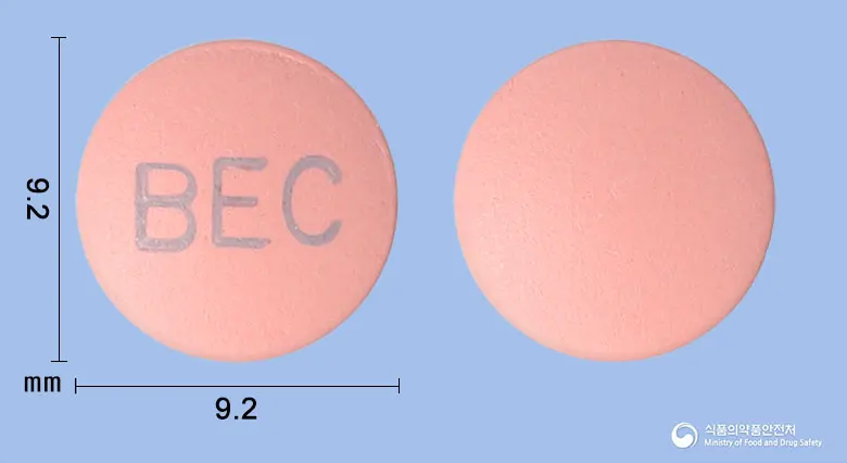 브롤라인장용정(브로멜라인) 앞뒤 사진 (분홍색 원형, 각인 BEC)