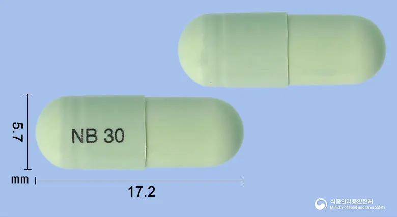 멜로틴캡슐7.5mg(멜록시캄) 앞뒤 사진 (초록색 캡슐, 각인 NB 30)
