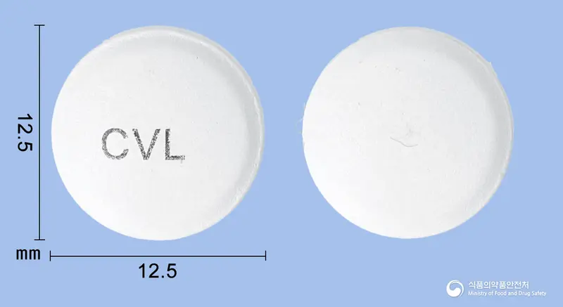 엘카딘정(L-카르니틴) 앞뒤 사진 (흰색 원형, 각인 CVL)