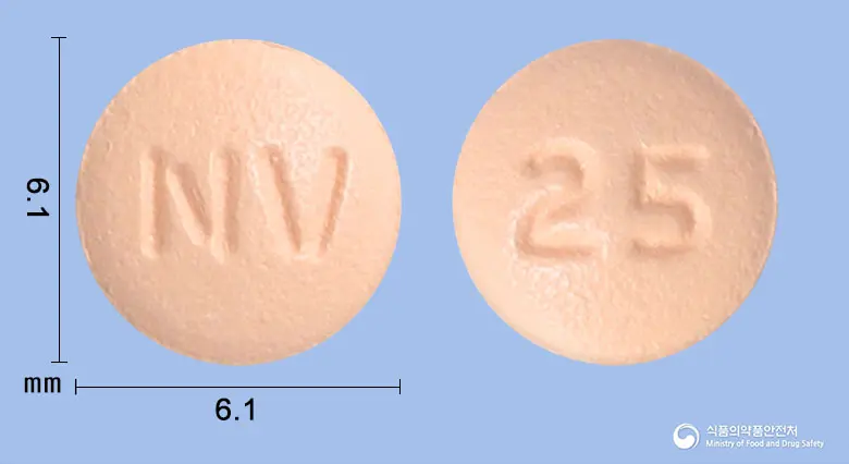 나누비아정25밀리그램(시타글립틴염산염수화물) 앞뒤 사진 (분홍색 원형, 각인 NV / 25)