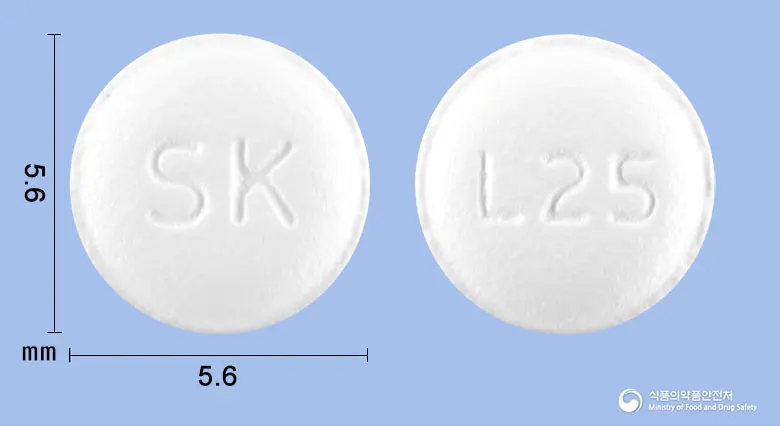 코스카정25밀리그램(로사르탄칼륨) 앞뒤 사진 (흰색 원형, 각인 SK / L25)