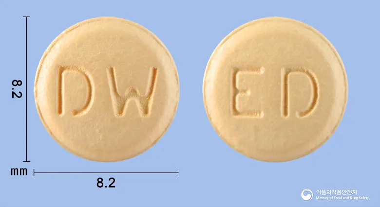 에비맥스디정(라록시펜, 콜레칼시페롤) 앞뒤 사진 (주황색 원형, 각인 DW / ED)