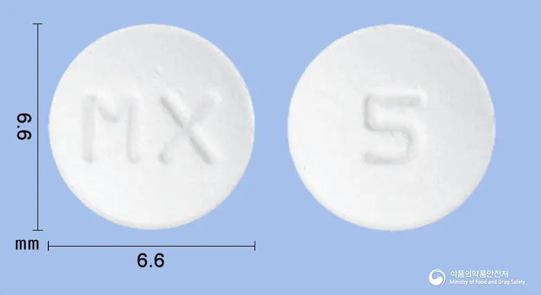 메디카미녹시딜정(미녹시딜) 앞뒤 사진 (흰색 원형, 각인 MX / 5)