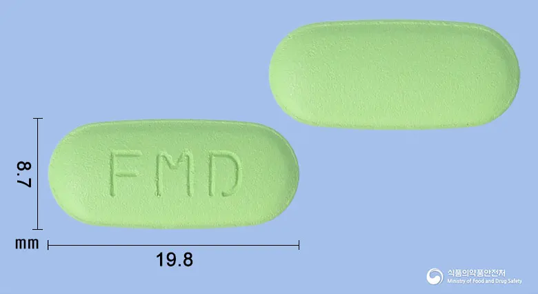 파모컴정 앞뒤 사진 (연두색 타원형, 각인 FMD)