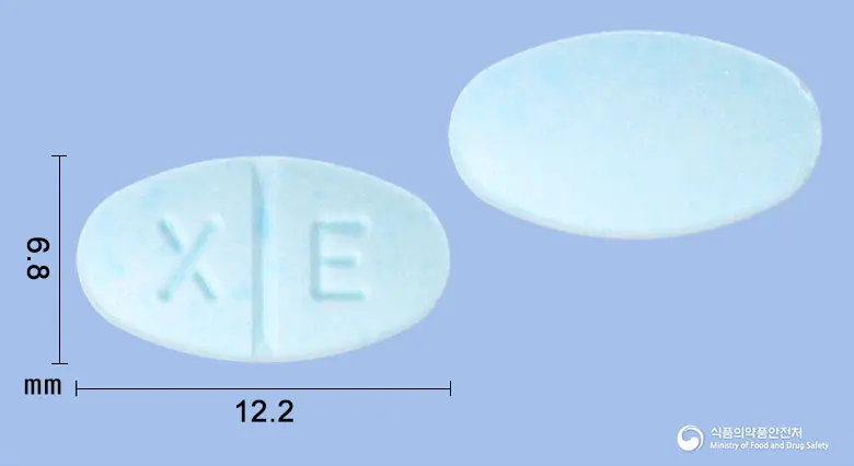 자멘쏙정(독시라민숙신산염) 앞뒤 사진 (파란색 타원형, 각인 X E)