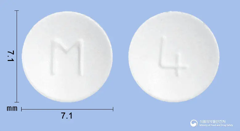 쑥베린정 앞뒤 사진 (흰색 원형, 각인 M / 4)
