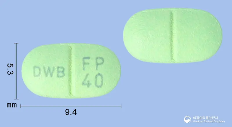 위캡정40밀리그램(펙수프라잔염산염) 앞뒤 사진 (연두색 타원형, 각인 DWB FP 40)