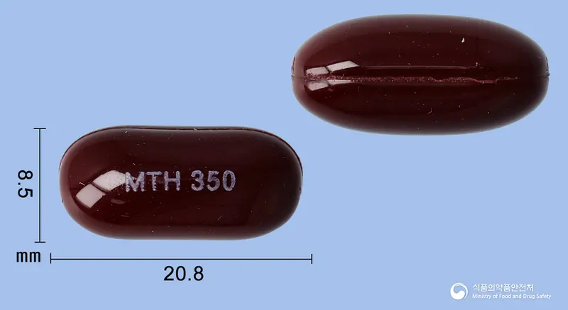헤파시슬350연질캡슐(밀크시슬열매건조엑스) 앞뒤 사진 (갈색 캡슐, 각인 MTH 350)
