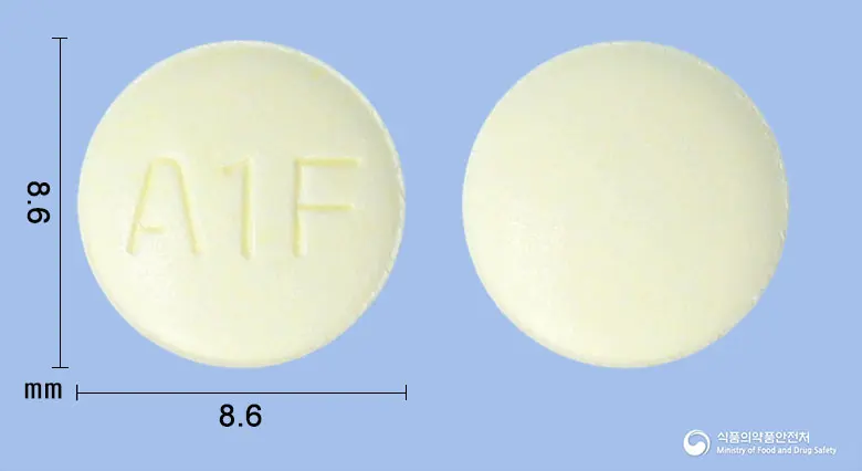 아젤블럭정16밀리그램(아젤니디핀) 앞뒤 사진 (연두색 원형, 각인 A1F)