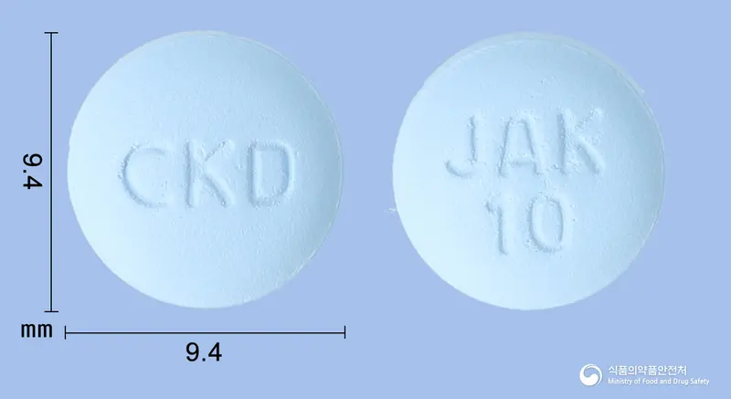 토파셀정10밀리그램(토파시티닙시트르산염) 앞뒤 사진 (파란색 원형, 각인 CKD / JAK10)