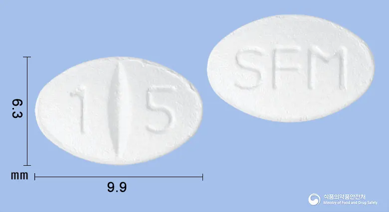 사로프람정15mg(에스시탈로프람옥살산염) 앞뒤 사진 (흰색 타원형, 각인 1 5 / SFM)