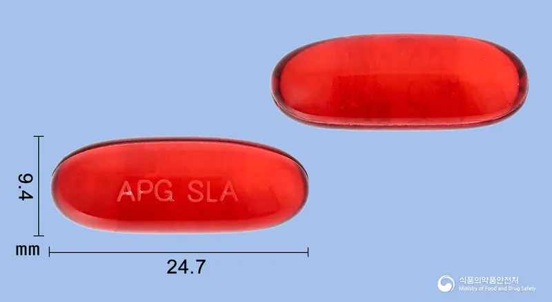쌩콜에이연질캡슐 앞뒤 사진 (빨간색·투명 캡슐, 각인 APG SLA)