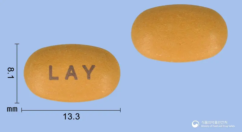 셀레브론정 앞뒤 사진 (주황색 타원형, 각인 LAY)