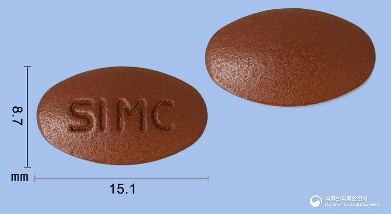 맥스케어정 앞뒤 사진 (갈색 타원형, 각인 SIMC)